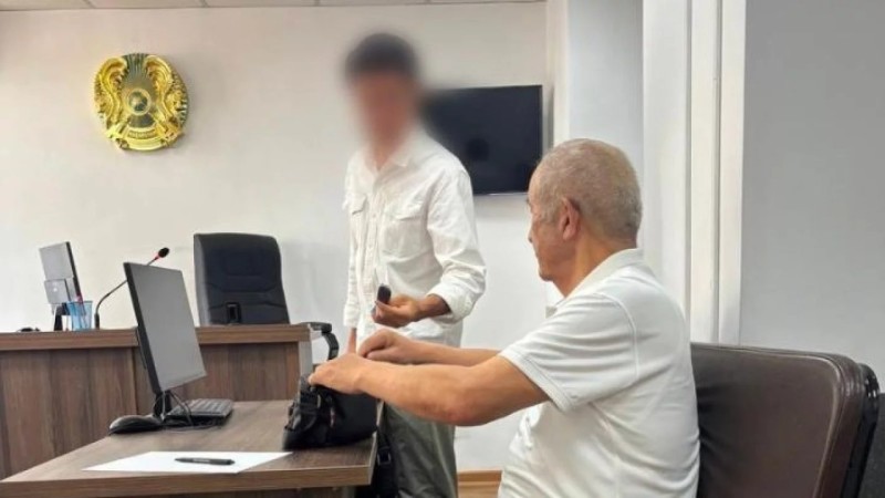 «Көлігінің кілтін қалдырды»: Мұқағалиды балағаттаған блогерді ақынның ұлы кешірді