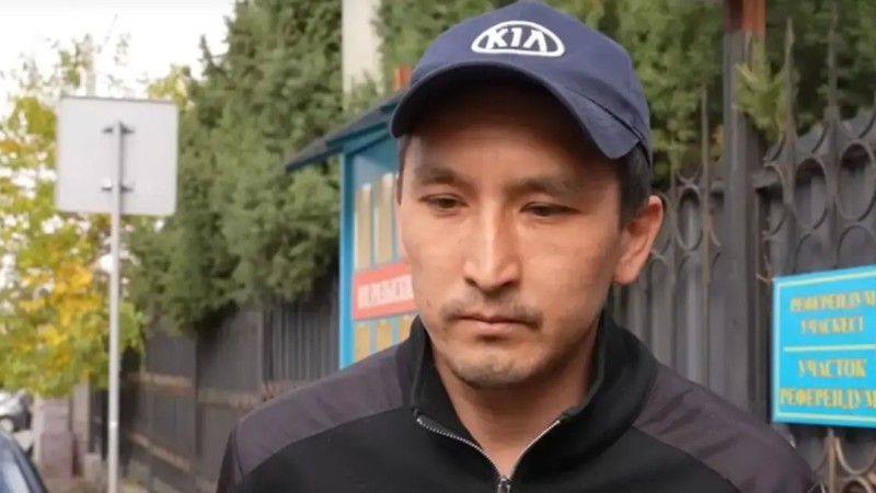 "Мемлекет ешқандай үй берген жоқ": Қаржаубай әйелі мен анасын Талғардан көшіретінін айтты