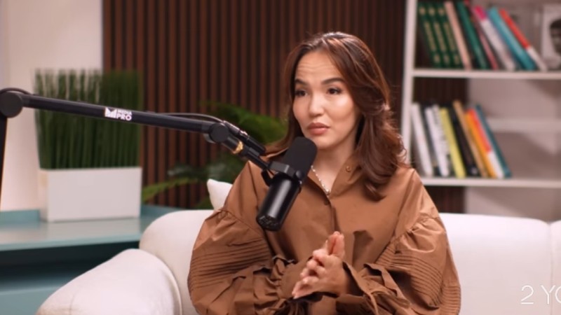 «Түні бойы ата-енем кешірім сұрады»: Зарина Сапар бұрынғы күйеуінің зомбылық әрекеттері туралы ашық айтты