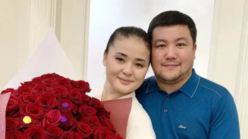 «Тұрсынбек екінші әйелімен тұрып жатыр»: Мөлдір Мұқанова желідегі қауесеттерге жауап қатты