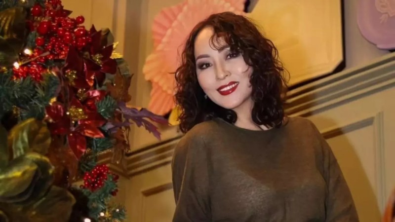 «Мен ақыл айтып, түртпектейтін ене емеспін»: Айгүл Иманбаева келінімен қарым-қатынасы жайлы айтты