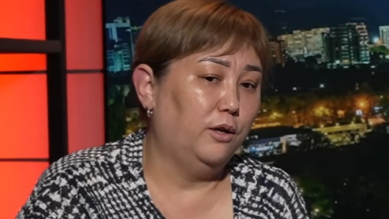 "Шерзат өз ажалынан өлген жоқ": сотталған жігіттің анасы кінәлі адам бостандықта жүргенін айтты (видео)