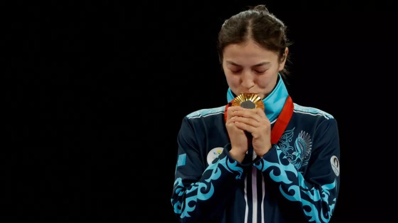 Паралимпиада чемпионына 14 млн тұратын көлік сыйға тартылды (фото)