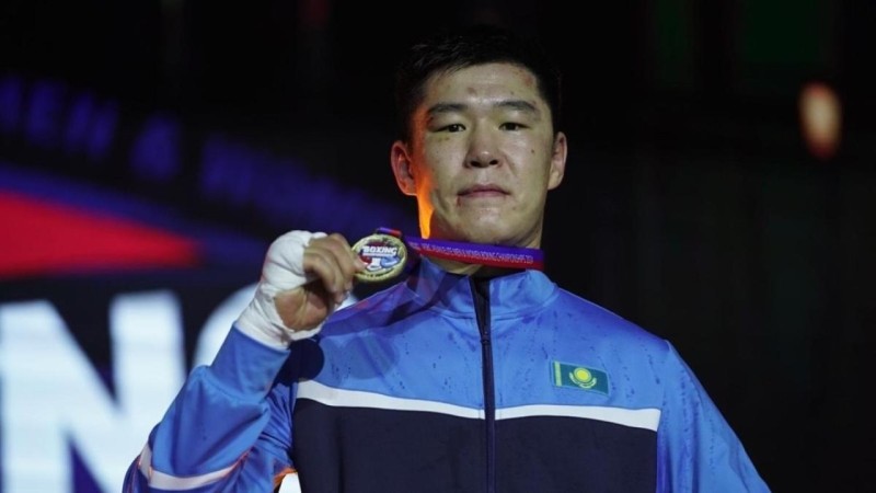 Басы жарылса да, Бекзад Нұрдәулетов қарсыласын сұлатып тастап, чемпион атанды