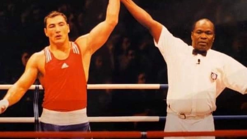 «Ағама қарап, бой түзедім»: Головкин бокс ардагері Мұхтархан Ділдәбеков туралы жылы лебізін білдірді (видео)