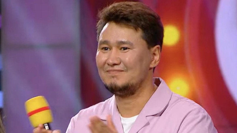 "16 жыл күттік": Жахан Отарғалиев қуанышты жаңалығын айтып, жылап қалды (ВИДЕО)