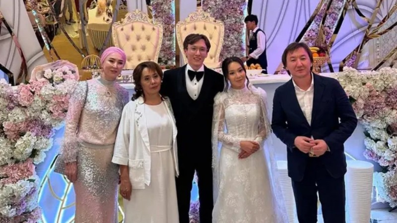 "Келіннен ұялып жүрміз": Нұрлан Еспанов қайыната болудың қиындықтарын айтты (ВИДЕО)