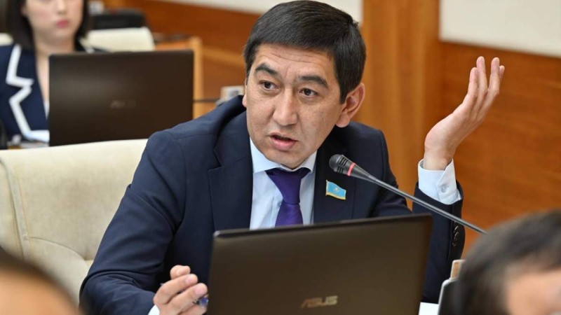 Уәде берген: Ринат Зайытов өз фамилиясынан "-ов" дегенді алып тастады ма?