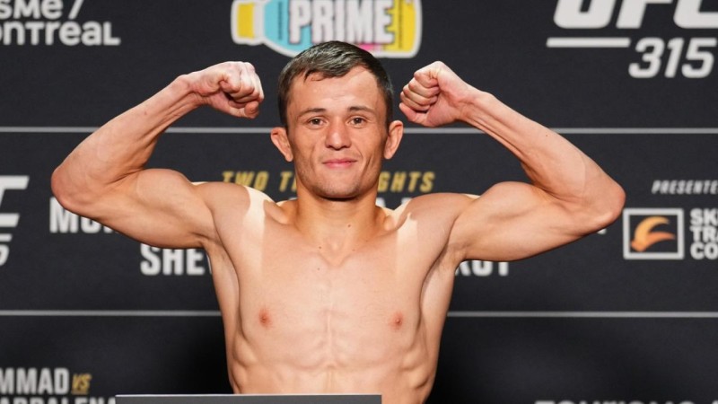 "Әңгімені жібереді екен": UFC-дегі қазақ жігіті ағылшын тілінде сөйлеп, тәнті етті (ВИДЕО)