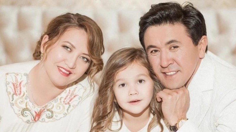 "Сен жанымда жүрсең болды, алтыным": Заттыбек өз әйеліне сезімін білдірді (ФОТО)