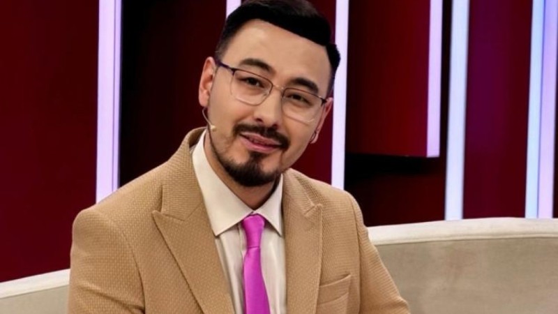 "Сүйінші, ағайын": Руслан Өтепбай көпшілік күтіп жүрген жаңалықты паш етті (ВИДЕО)
