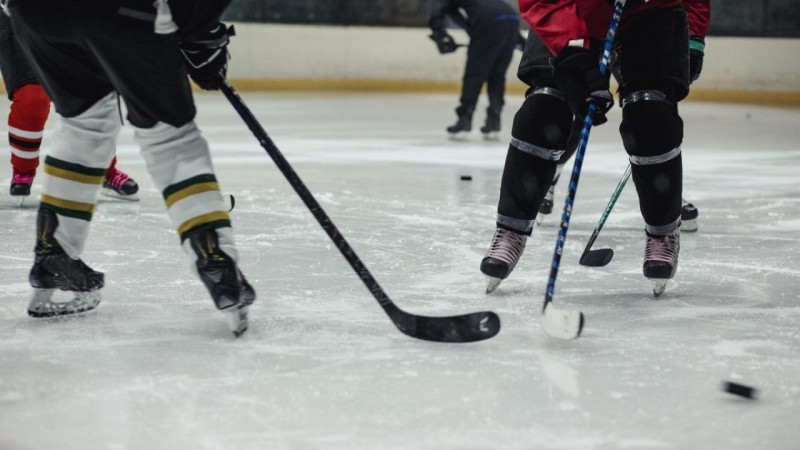 "Ешкім білмейді": 19 жастағы хоккейші қонақүйде жұмбақ жағдайда қаза тапты