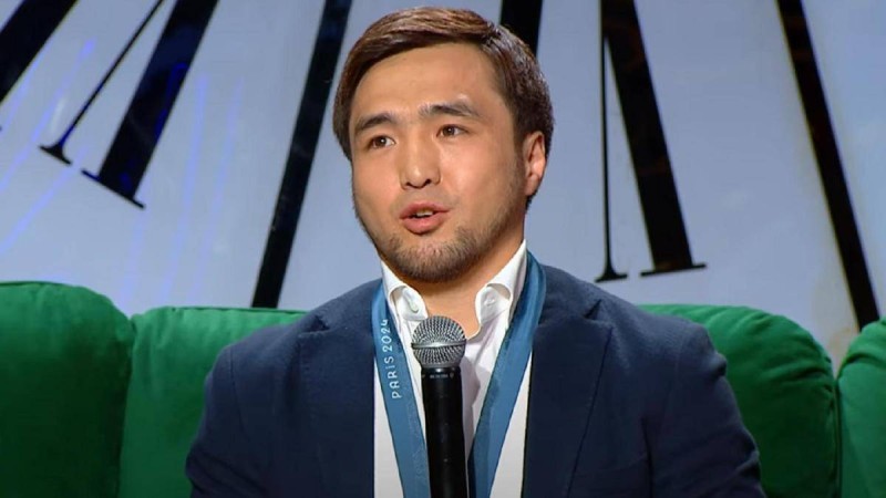 "Ана жүрегі сезеді": Елдос Сметов жан тебірентерлік сөздерімен елді жылатты (ВИДЕО)