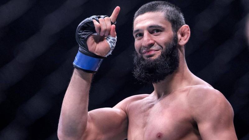 Хамзат Чимаев UFC чемпионын ойсырата жеңіп, титулды тартып алды