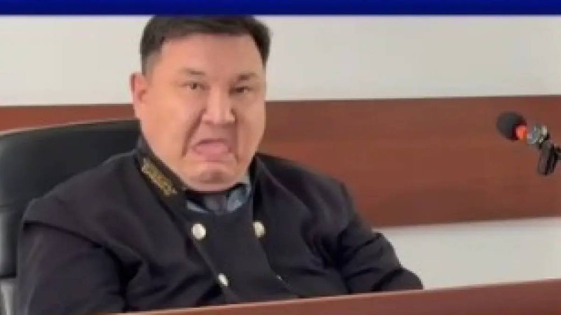Берденов сотындағы тосын жағдай: Судья журналиске тілін шығарды (ВИДЕО)