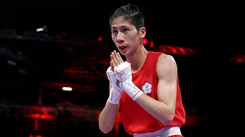 "Еркекшора" деп айыпталған боксшы қазақ қыздарын "жылатқалы" тұр