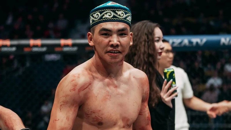 Қытай атынан сынға түскен қазақ жауынгері UFC-дегі алғашқы жеңісіне жетті