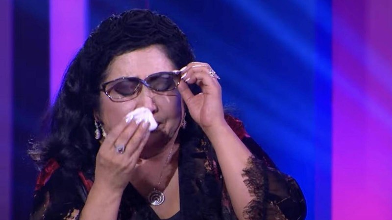 "Топырағы торқа болсын": Мақпал Жүнісова қазақтың бұлбұл әншісін еске алды (ВИДЕО)