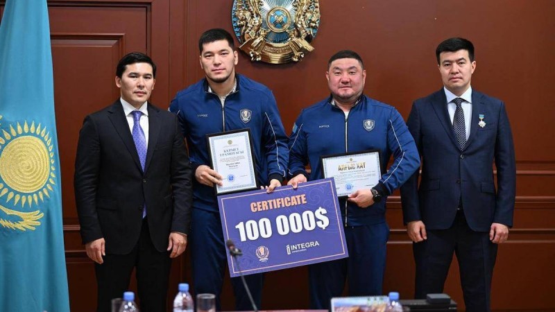 Әлем чемпиондары мен бапкерлеріне қомақты қаражат табыс етілді