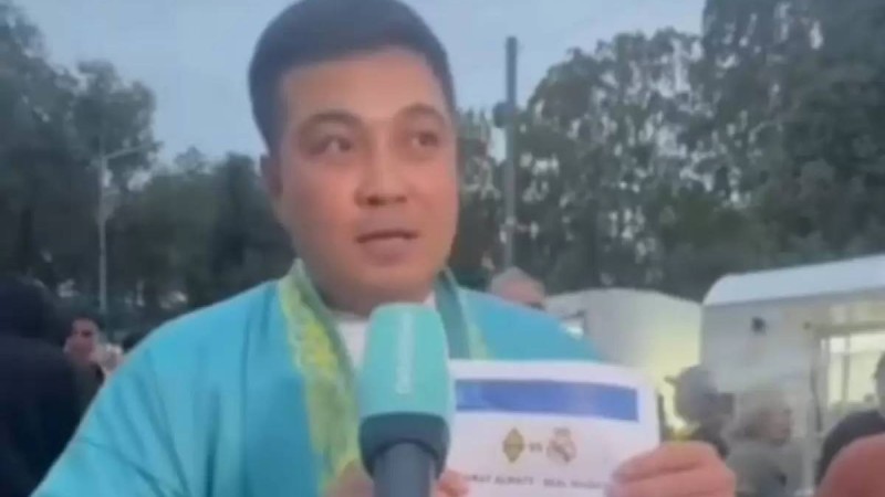 "Бір жерім ашып тұр": "Реалдың" ойынын көру үшін ер адам көлігін билетке айырбастады (ВИДЕО)