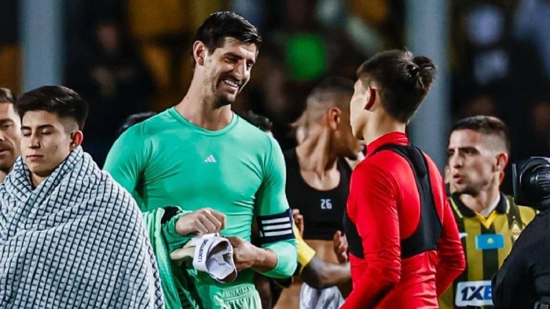 Шерхан Қалмұрза әлем мықтыларын шаң қаптырып, тарихқа енді