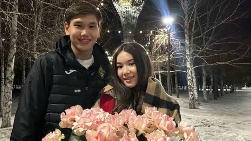 Шерхан Қалмұрза өзіне қымбат сыйлығын жақын адамына сыйлады (ФОТО)