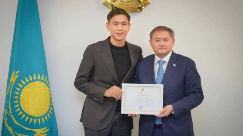 ҰБТ тапсырмаса да болады: Шерхан Қалмұрзаға грант берілді (ФОТО, ВИДЕО)