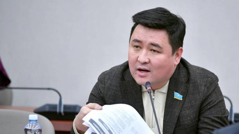 Әлеуметтік педагог жалақыға жарымай отыр! Нартай Аралбайұлы мәселе көтерді (ВИДЕО)