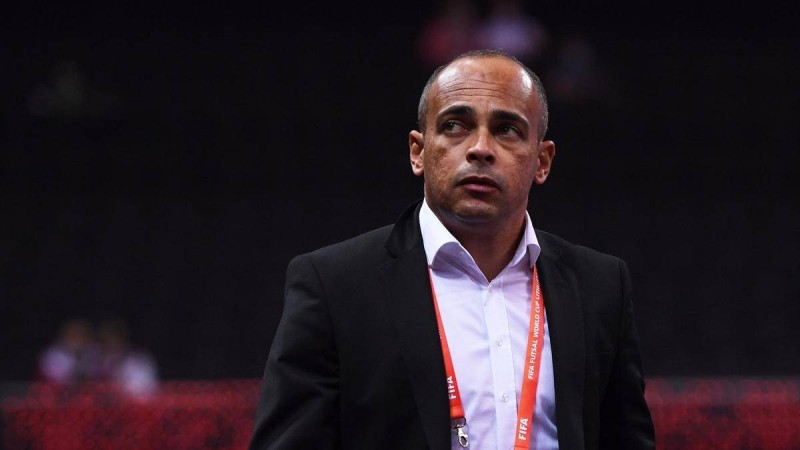 Ұлттық құраманы биік шыңдарған шығарған бас бапкер қызметінен кетті