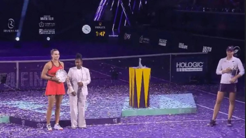 Жылдың ақтық додасында чемпион атанған Рыбакина ұятты жағдайға қалып қойды (ВИДЕО)