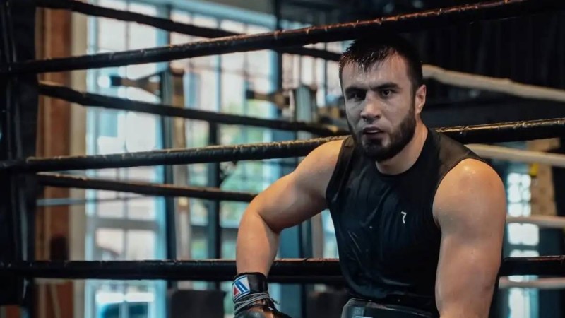 Екі дүркін Олимпиада чемпионы атанған өзбек боксшысы күлкінің астына қалды