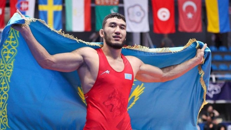 Ризабек Айтмұхан Олимпиада чемпионын ойсырата ұтып, әлемдік доданың финалына шықты
