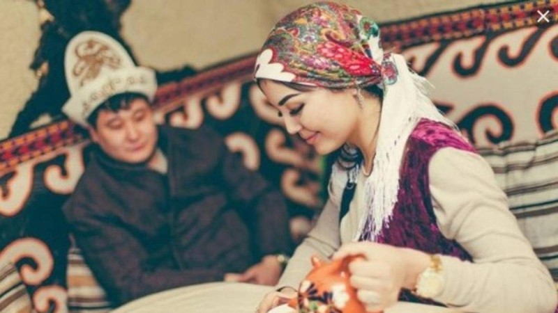 "Тумайтын қатынды неге ұстап отырсың?": Жас келіншектің ауыр тағдыры көпшілікті жылатты