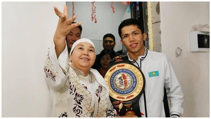 "Анам әркімнен қашып жүріп, базарда нан сататын": Санжар Тәшкенбай ел естімеген жайтты айтты (ВИДЕО)