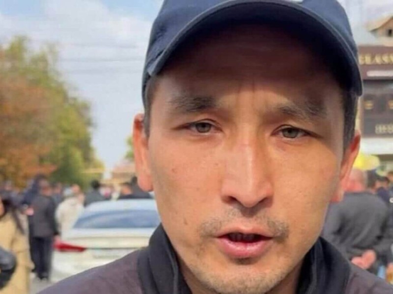 "Сен қарақалпақсың деді": Қаржаубай өзіне тіл тигізіп, шеттеткен адам туралы айтты (видео)