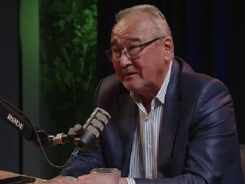 «Баласымен орысша сөйлесетін аналарға жиіркене қараймын» – Нұрлан Өнербаев (видео)