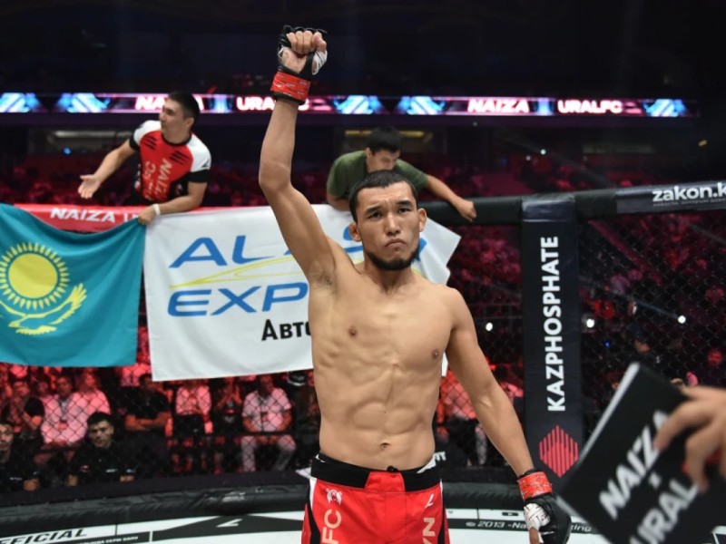 Қазақ жауынгері UFC жобасында өзбек файтерін айқын басымдықпен жеңді