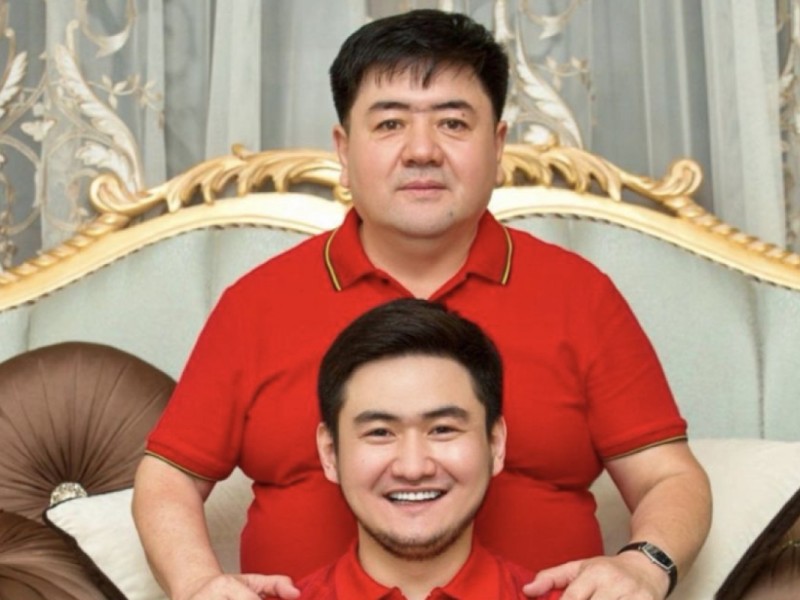 «Әкесінен де асып түссін»: Төреғалидің әкесі немерелеріне батасын берді (видео)