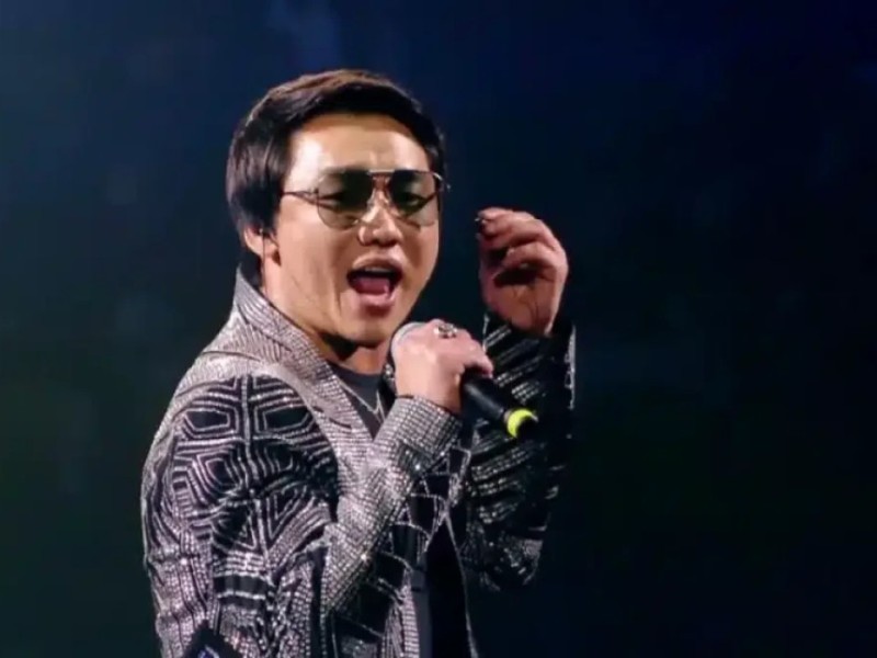 «Көбі үлкен кісілер»: Жетісайлықтар Қайрат Нұртастың концертіне 9 сағат бұрын келіп алған (видео)