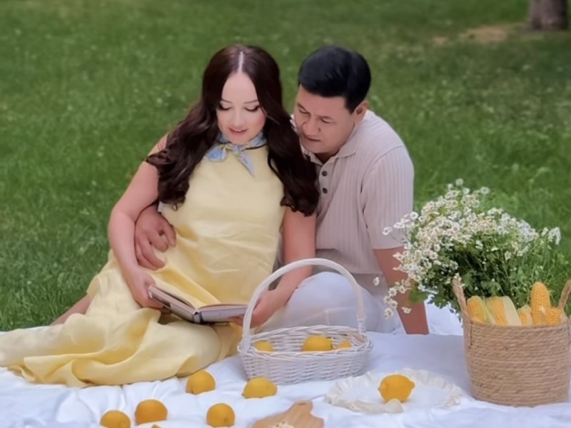 «Жүкті сияқтысыз»: Жазира Байырбекова жаңалығын айтып, елден сүйінші сұрады (видео)