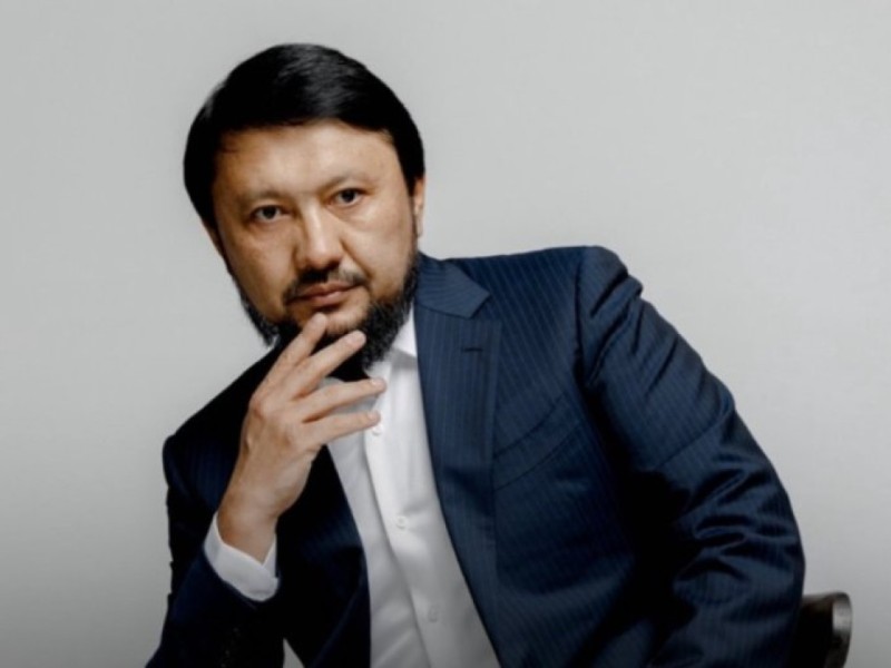 "Әйел сияқты жыла": Мұхамеджан Тазабектің сөзі желіні шулатты (фото)