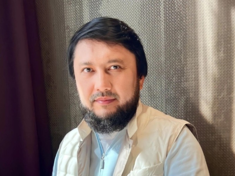 Мұхамеджан Тазабек өз анасын жұрт алдында тұңғыш рет көрсетті (ФОТО)