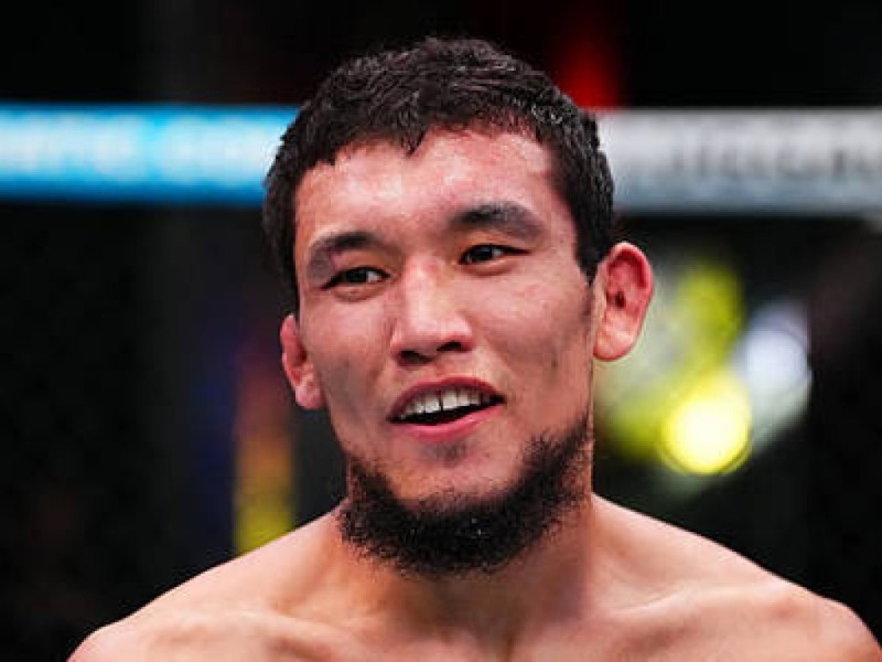 Қазақ жауынгері қарсыласын бір соққымен құлатып, UFC жобасының финалына шықты