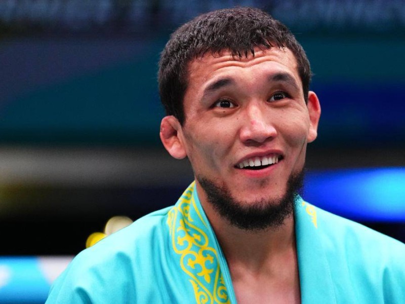"Арманым үшін келдім": базарда жұмыс істейтін файтер UFC-дегі мақсатын айтты