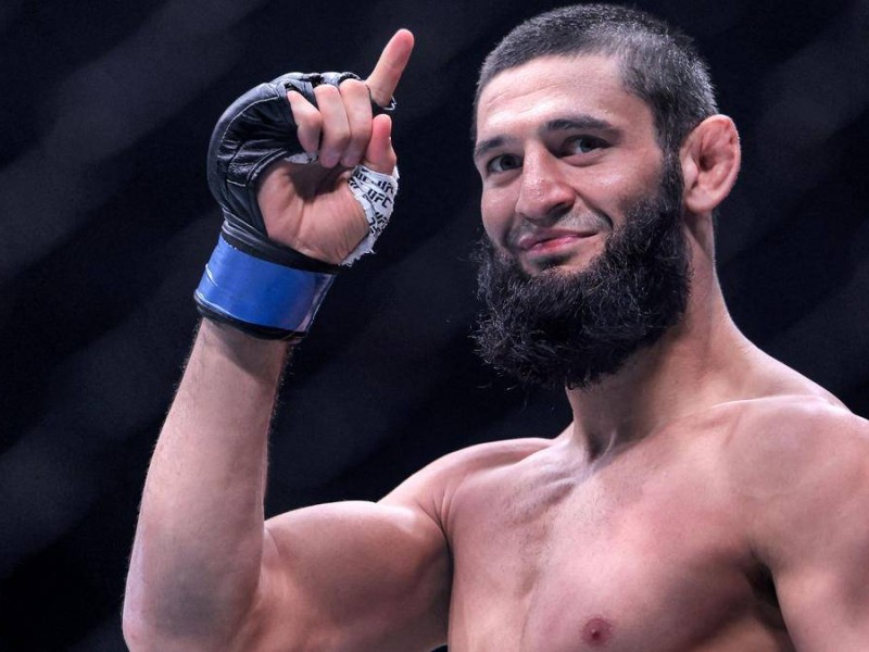Хамзат Чимаев UFC чемпионын ойсырата жеңіп, титулды тартып алды