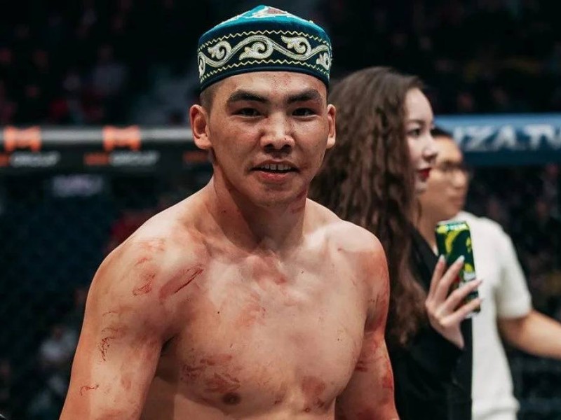Қытай атынан сынға түскен қазақ жауынгері UFC-дегі алғашқы жеңісіне жетті