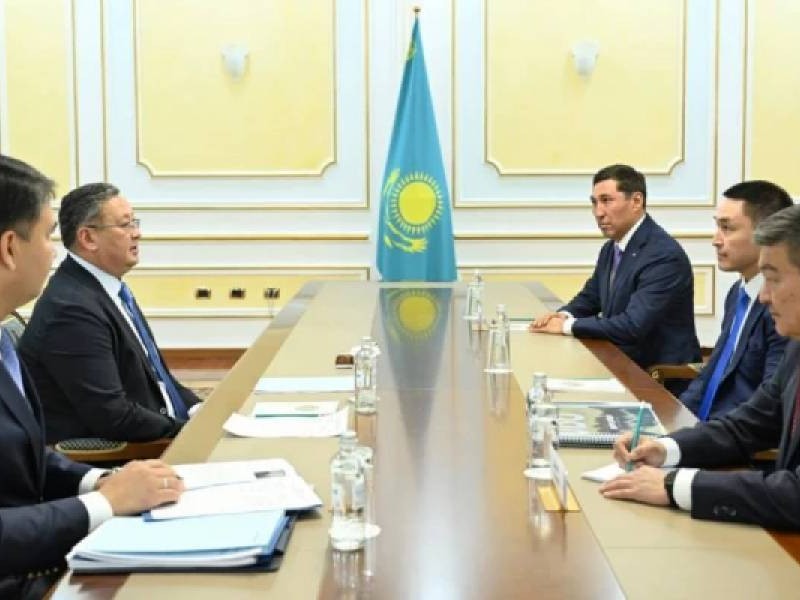 "Ұсталды" деген министр Мұрат Нұртілеу жұмыс орнында болып шықты