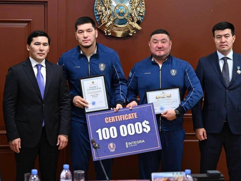 Әлем чемпиондары мен бапкерлеріне қомақты қаражат табыс етілді