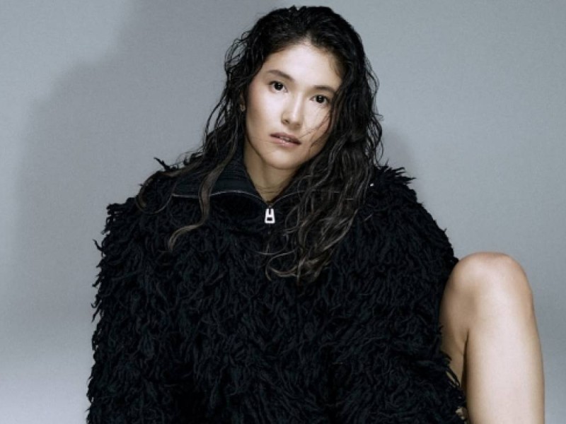 "Қателік жасамайтын періште секілді": Назым Қызайбай өзін сынағандарға шүйлікті