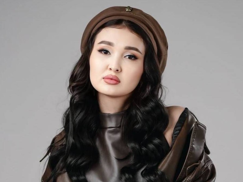 "Тамаққа да, қатынға да тоймайтын бәле": Белгілі блогер ажырасқан күйеуі туралы айтты